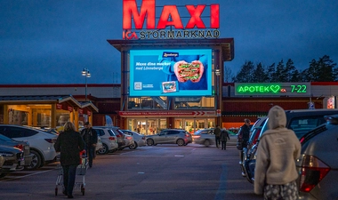 Digital Out Of Home - Supermarket On Store