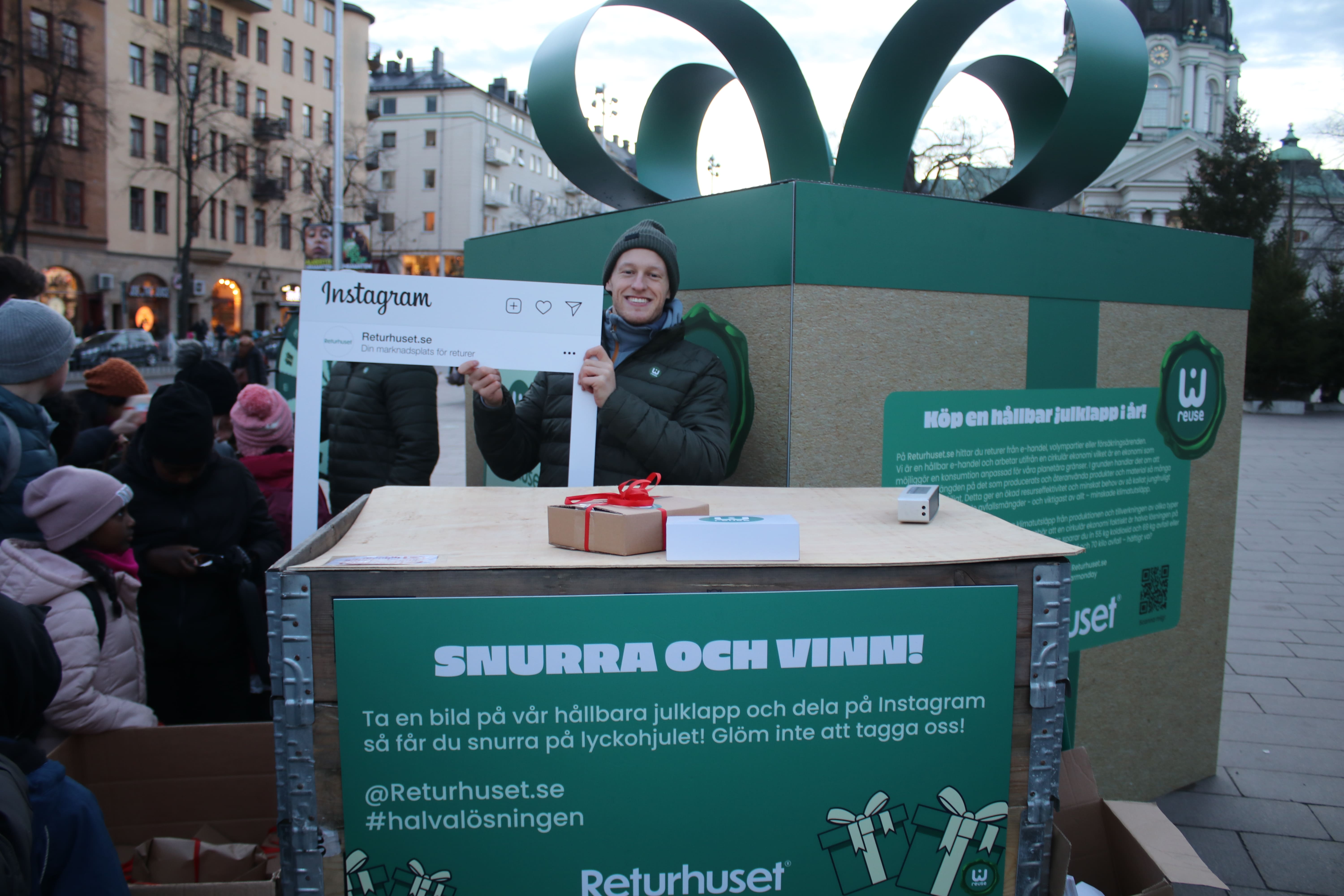 En gigantisk julklapp signerad Returhuset